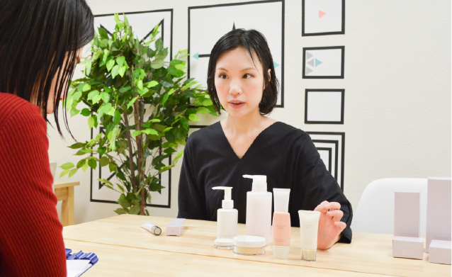 �C���^�r���[���i